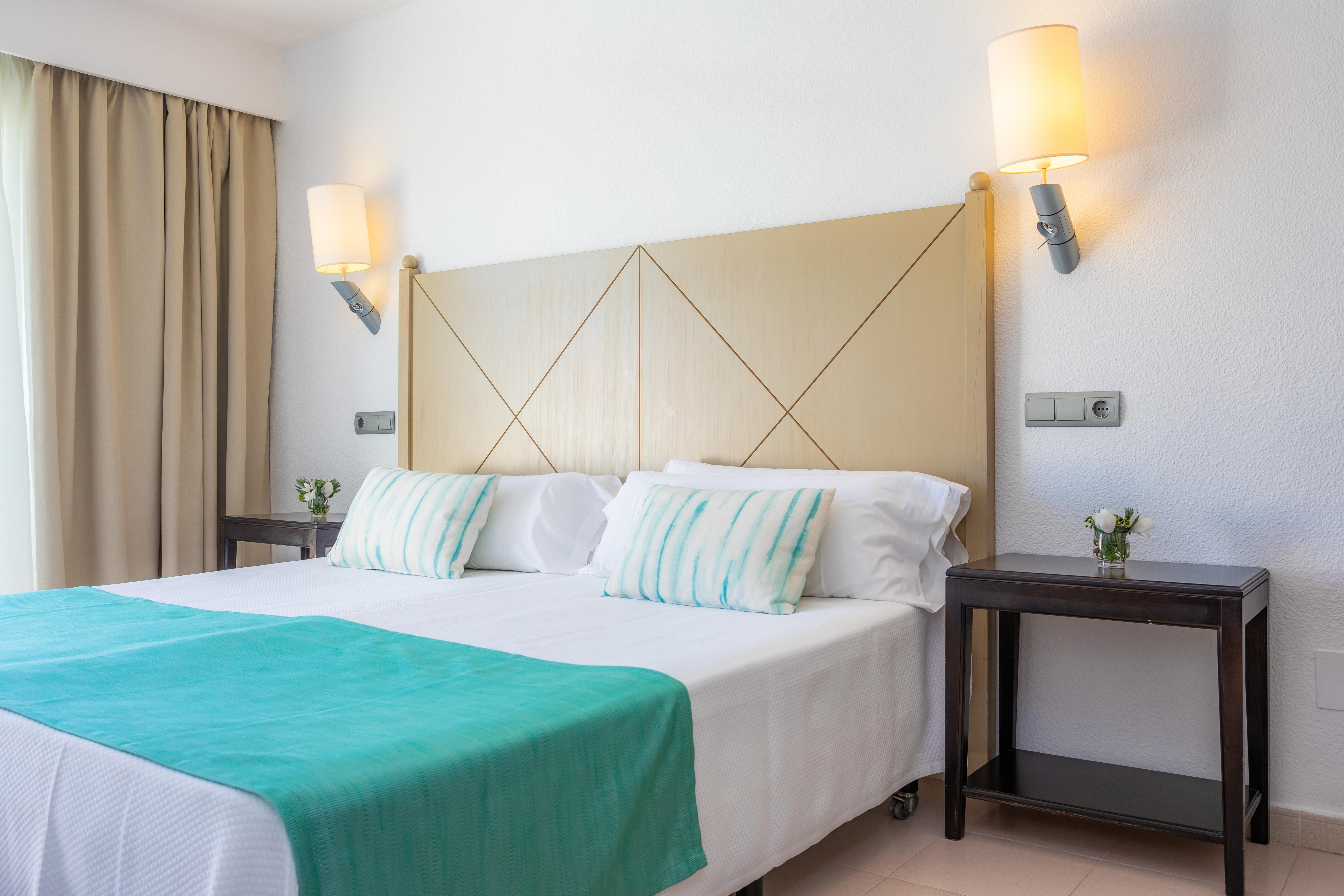 Blau Punta Reina Hotel Cala Mandia  Ngoại thất bức ảnh
