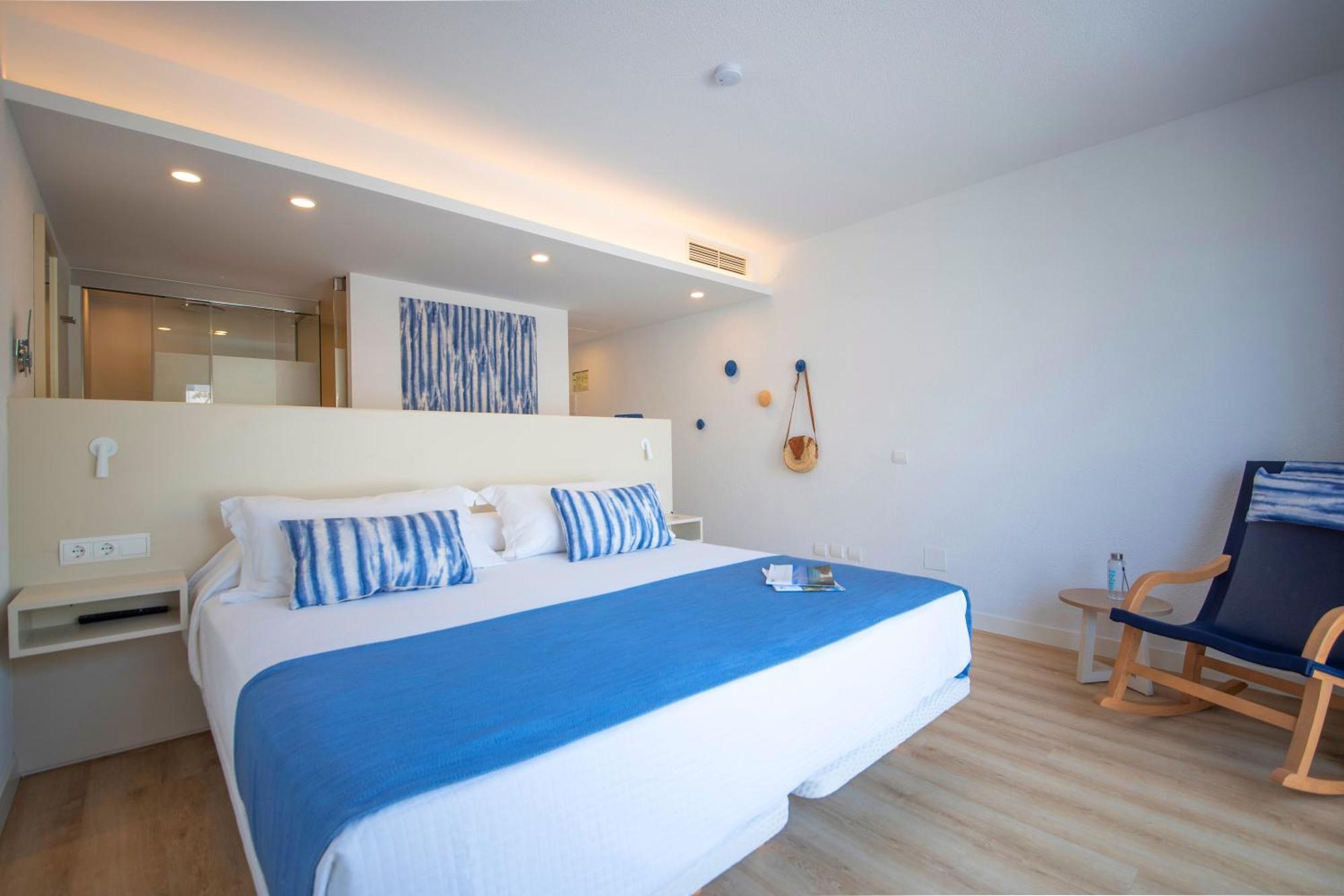 Blau Punta Reina Hotel Cala Mandia  Ngoại thất bức ảnh