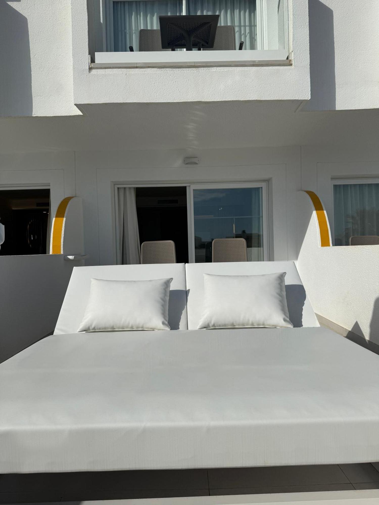 Blau Punta Reina Hotel Cala Mandia  Ngoại thất bức ảnh